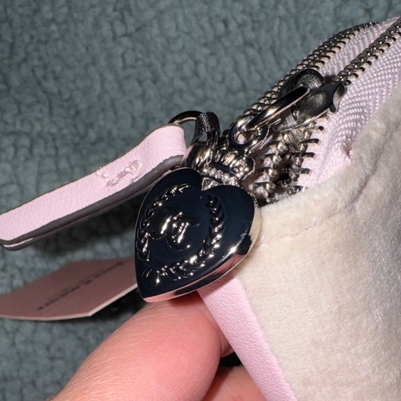 Juicy Couture -NWT Cream &Pink  Velvet Wallet - Picture 6 of 12